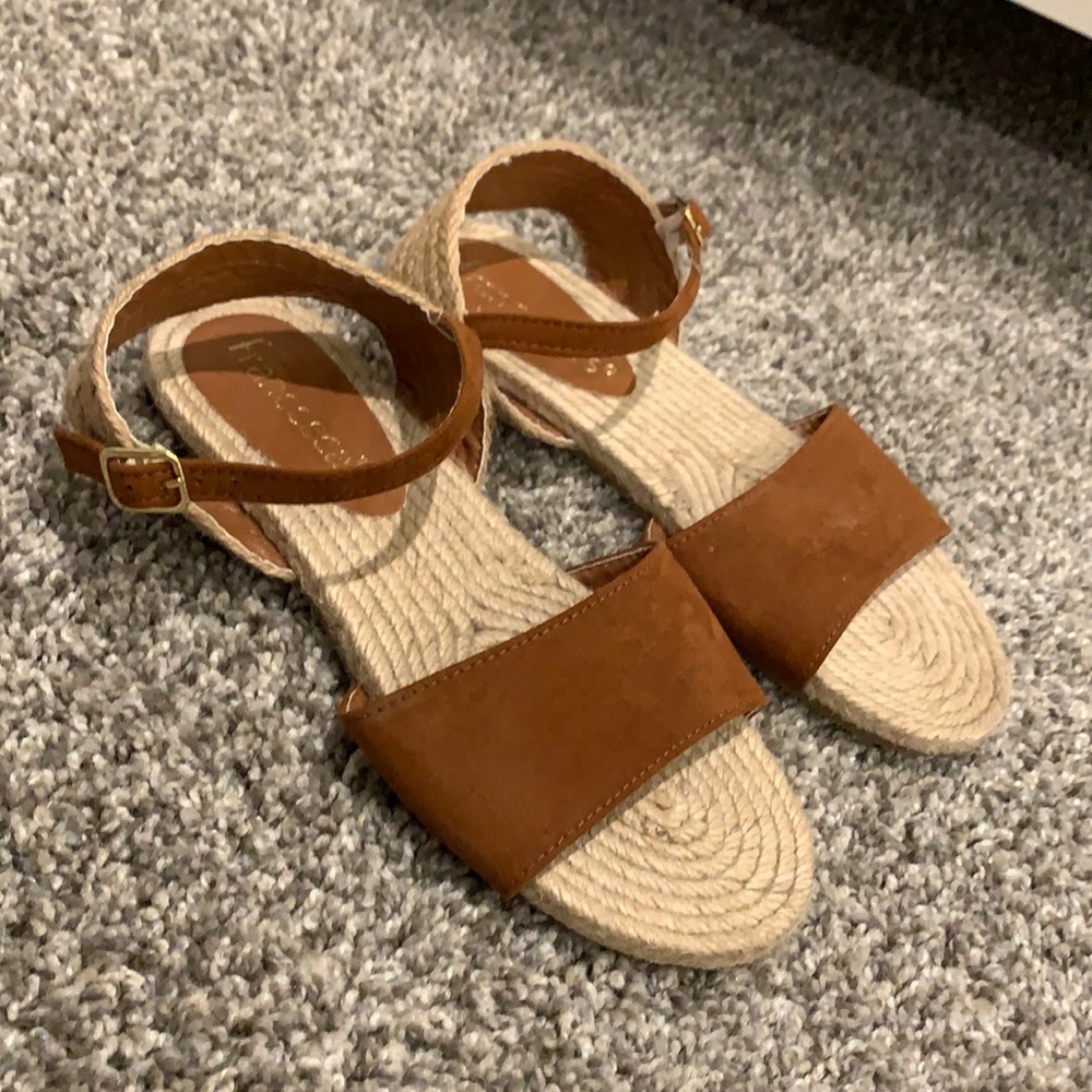 Cognac sandals